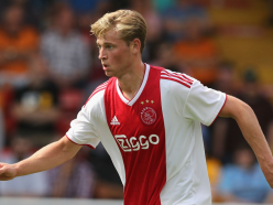 De Jong focused on Ajax despite PSG rumours - Ten Hag