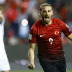 Tosun double boosts Turkey World Cup hopes (Reuters)