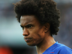 Man Utd target Willian fuels rift talk by hiding Conte in FA Cup photo