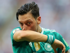 Bellerin shows support for Ozil after Germany retirement