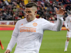 Longtime friends, USMNT hopefuls Garza and Villafana set to face off in MLS Cup