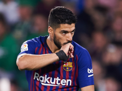 Suarez sprains ankle as Barcelona beat Betis