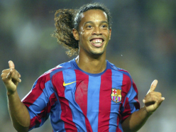 VIDEO: Ronaldinho picks out Giuly with no-look pass for Barca legends
